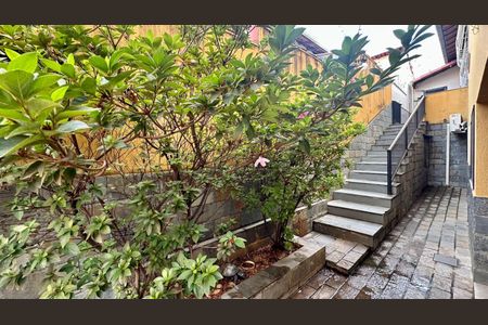 Casa à venda com 282m², 4 quartos e 4 vagasEscadas