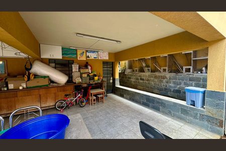 Casa à venda com 282m², 4 quartos e 4 vagasEspaço gourmet 