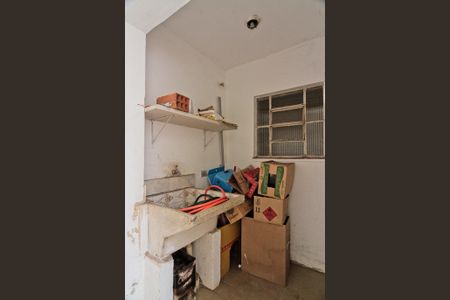 Casa à venda com 220m², 4 quartos e 1 vagaCasa 2 - área de serviço