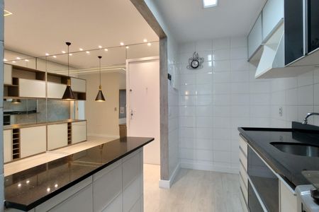 Apartamento à venda com 62m², 2 quartos e 1 vaga Apartamento à venda com 62m², 2 quartos e 1 vagaCozinha - Armários