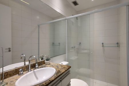 Apartamento à venda com 62m², 2 quartos e 1 vaga Apartamento à venda com 62m², 2 quartos e 1 vagaBanheiro Social