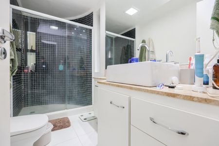 Apartamento à venda com 125m², 3 quartos e 3 vagasBanheiro da Suíte 1