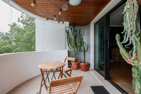 Sala de apartamento à venda com 3 quartos, 125m² em Vila Suzana, São Paulo