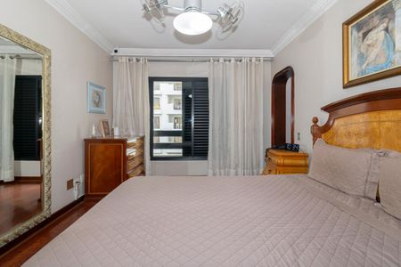 Apartamento à venda com 220m², 4 quartos e 2 vagasQuarto Suíte 1