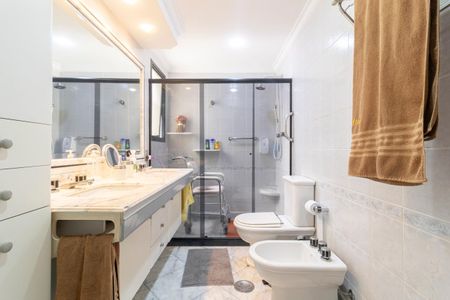 Apartamento à venda com 220m², 4 quartos e 2 vagasBanheiro da Suíte 1