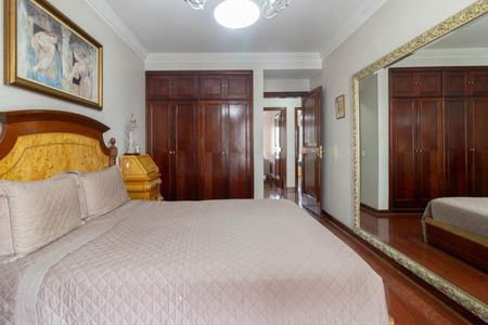 Apartamento à venda com 220m², 4 quartos e 2 vagasQuarto Suíte 1