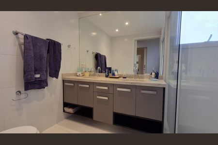 Apartamento à venda com 135m², 2 quartos e 2 vagas Apartamento à venda com 135m², 2 quartos e 2 vagasbanheiro