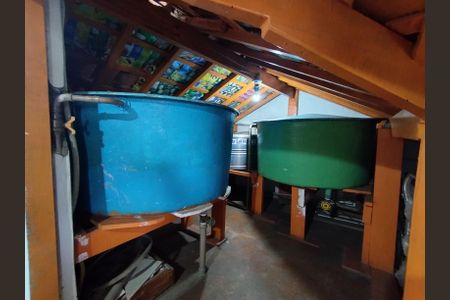 Casa à venda com 315m², 3 quartos e 2 vagas Casa à venda com 315m², 3 quartos e 2 vagasSótão