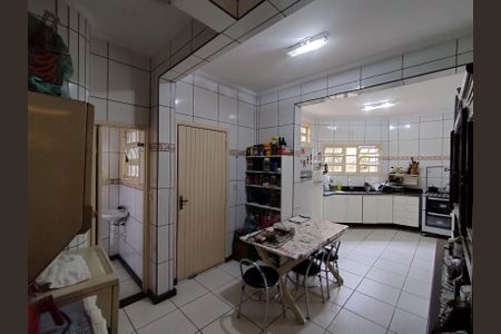 Casa à venda com 315m², 3 quartos e 2 vagas Casa à venda com 315m², 3 quartos e 2 vagasCozinha - Armários