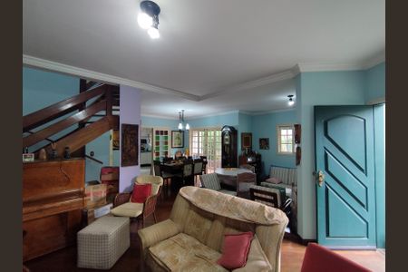 Casa à venda com 315m², 3 quartos e 2 vagas Casa à venda com 315m², 3 quartos e 2 vagasSala