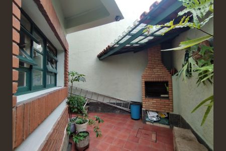 Casa à venda com 315m², 3 quartos e 2 vagas Casa à venda com 315m², 3 quartos e 2 vagasÁrea comum - Churrasqueira