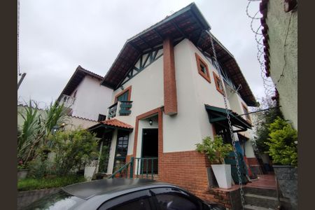 Casa à venda com 315m², 3 quartos e 2 vagas Casa à venda com 315m², 3 quartos e 2 vagasQuintal