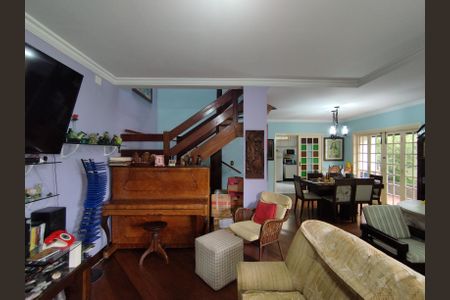 Casa à venda com 315m², 3 quartos e 2 vagas Casa à venda com 315m², 3 quartos e 2 vagasSala