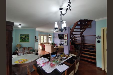 Casa à venda com 315m², 3 quartos e 2 vagas Casa à venda com 315m², 3 quartos e 2 vagasSala