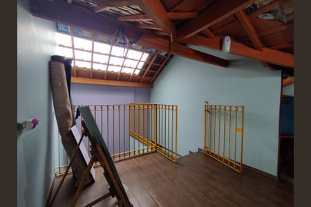 Casa à venda com 315m², 3 quartos e 2 vagas Casa à venda com 315m², 3 quartos e 2 vagasSótão