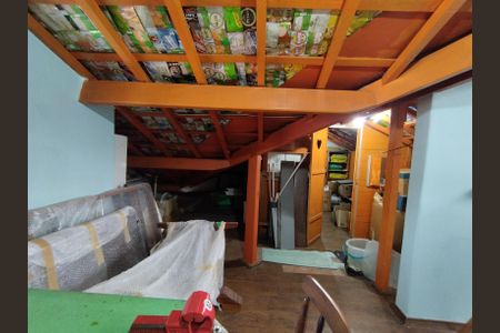 Casa à venda com 315m², 3 quartos e 2 vagas Casa à venda com 315m², 3 quartos e 2 vagasSótão