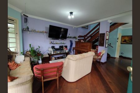 Casa à venda com 315m², 3 quartos e 2 vagas Casa à venda com 315m², 3 quartos e 2 vagasSala