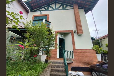 Casa à venda com 315m², 3 quartos e 2 vagas Casa à venda com 315m², 3 quartos e 2 vagasQuintal