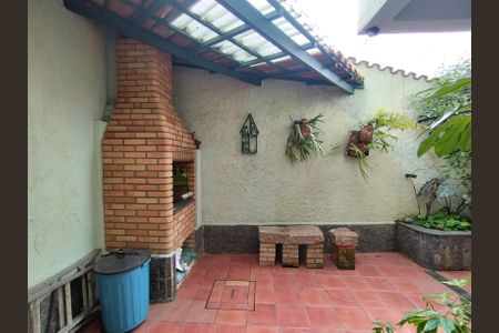 Casa à venda com 315m², 3 quartos e 2 vagas Casa à venda com 315m², 3 quartos e 2 vagasÁrea comum - Churrasqueira