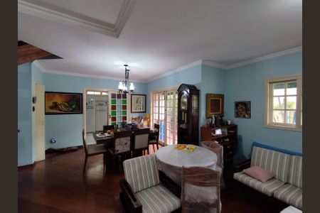 Casa à venda com 315m², 3 quartos e 2 vagas Casa à venda com 315m², 3 quartos e 2 vagasSala