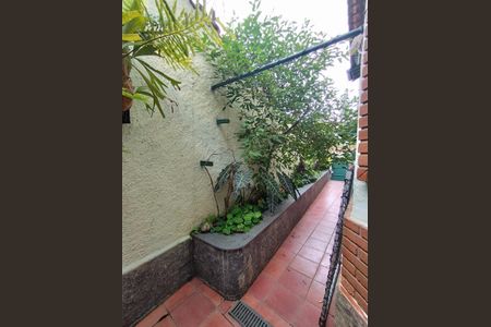 Casa à venda com 315m², 3 quartos e 2 vagas Casa à venda com 315m², 3 quartos e 2 vagasQuintal