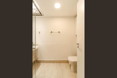 Banheiro de kitnet/studio para alugar com 1 quarto, 27m² em Santo Amaro, São Paulo