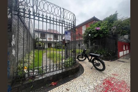 Casa para alugar com 246m², 5 quartos e 4 vagasFachada