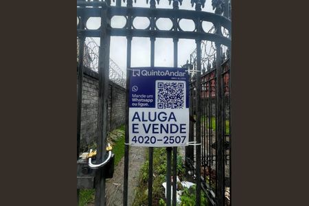 Casa para alugar com 246m², 5 quartos e 4 vagasFachada