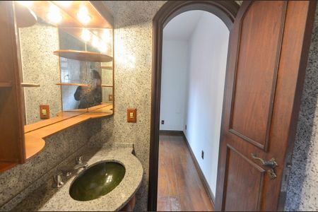 Casa para alugar com 246m², 5 quartos e 4 vagasBanheiro da Suíte