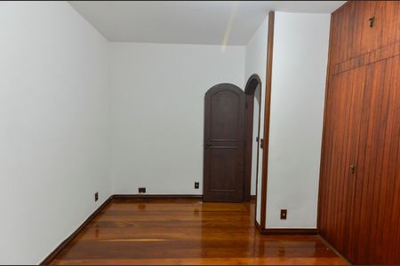 Casa para alugar com 246m², 5 quartos e 4 vagasQuarto 4