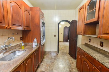 Casa para alugar com 246m², 5 quartos e 4 vagasCozinha