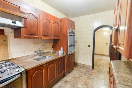 Casa para alugar com 246m², 5 quartos e 4 vagasCozinha