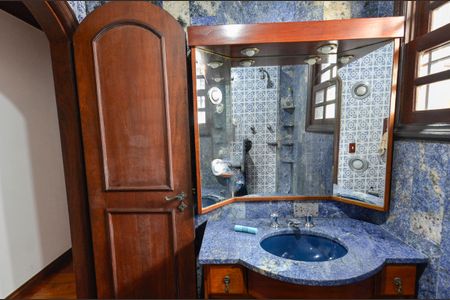 Casa para alugar com 246m², 5 quartos e 4 vagasBanheiro 2