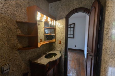 Casa para alugar com 246m², 5 quartos e 4 vagasBanheiro da Suíte