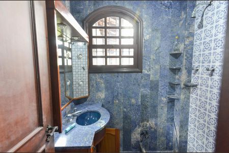 Casa para alugar com 246m², 5 quartos e 4 vagasBanheiro 2