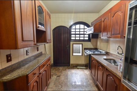 Casa para alugar com 246m², 5 quartos e 4 vagasCozinha