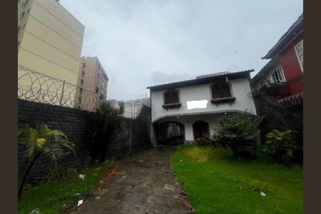 Casa para alugar com 246m², 5 quartos e 4 vagasFachada