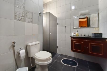 Casa para alugar com 190m², 5 quartos e 4 vagas Casa para alugar com 190m², 5 quartos e 4 vagasBanheiro Suíte