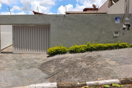 Casa para alugar com 190m², 5 quartos e 4 vagas Casa para alugar com 190m², 5 quartos e 4 vagasFachada