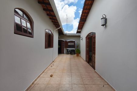 Casa para alugar com 190m², 5 quartos e 4 vagas Casa para alugar com 190m², 5 quartos e 4 vagasQuintal - Garagem