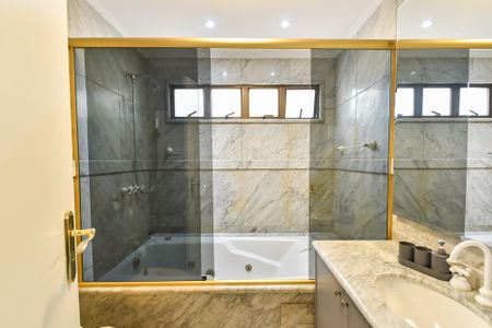 Apartamento à venda com 174m², 4 quartos e 4 vagas Apartamento à venda com 174m², 4 quartos e 4 vagasBanheiro da suíte 1