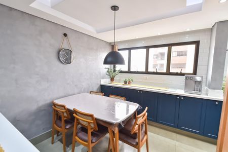 Apartamento à venda com 174m², 4 quartos e 4 vagas Apartamento à venda com 174m², 4 quartos e 4 vagasSala de almoço