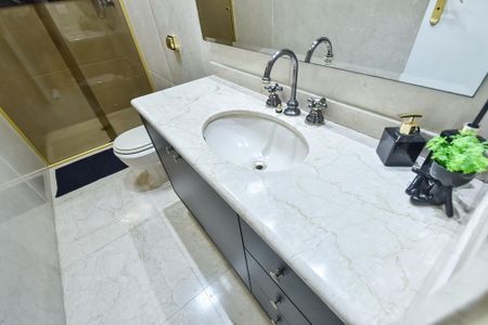 Apartamento à venda com 174m², 4 quartos e 4 vagas Apartamento à venda com 174m², 4 quartos e 4 vagasBanheiro