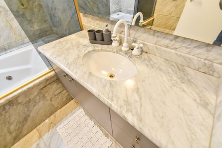 Apartamento à venda com 174m², 4 quartos e 4 vagas Apartamento à venda com 174m², 4 quartos e 4 vagasBanheiro da suíte 1