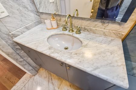 Apartamento à venda com 174m², 4 quartos e 4 vagas Apartamento à venda com 174m², 4 quartos e 4 vagasBanheiro da suíte 2