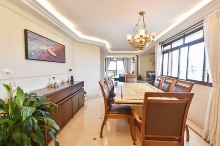 Apartamento à venda com 174m², 4 quartos e 4 vagas Apartamento à venda com 174m², 4 quartos e 4 vagasSala de jantar