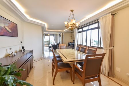 Apartamento à venda com 174m², 4 quartos e 4 vagas Apartamento à venda com 174m², 4 quartos e 4 vagasSala de jantar