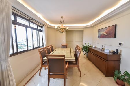 Apartamento à venda com 174m², 4 quartos e 4 vagas Apartamento à venda com 174m², 4 quartos e 4 vagasSala de jantar