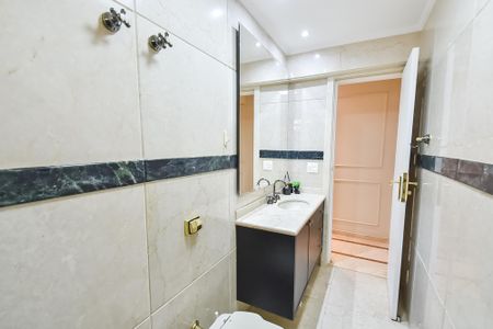 Apartamento à venda com 174m², 4 quartos e 4 vagas Apartamento à venda com 174m², 4 quartos e 4 vagasBanheiro