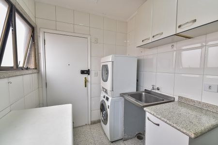Apartamento à venda com 174m², 4 quartos e 4 vagas Apartamento à venda com 174m², 4 quartos e 4 vagasÁrea de serviço